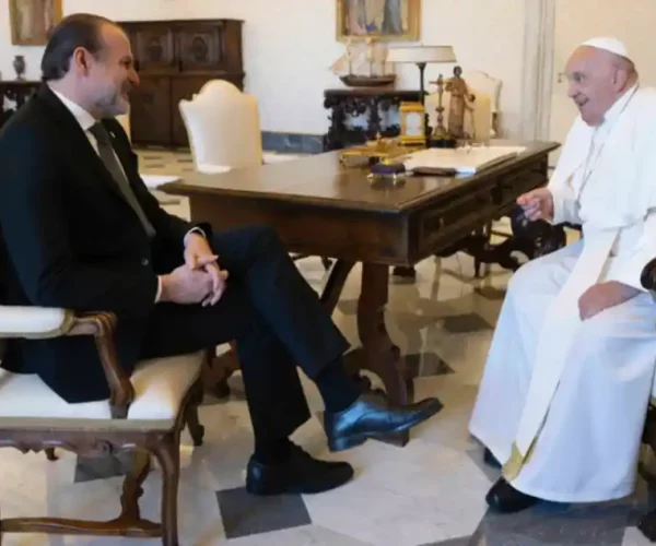 Reunión entre Federico Susbielles y el Papa Francisco: Un Encuentro que Promete Transformar Bahía Blanca